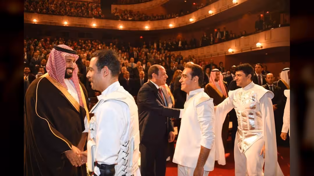 بالفيديو.. بن سلمان والسيسي يشاهدان "سلم نفسك" في الأوبرا المصرية