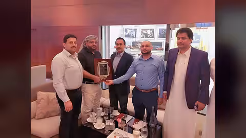 وفد من مؤتمريي أمريكا يلتقي أحمد علي في أبوظبي.. صور