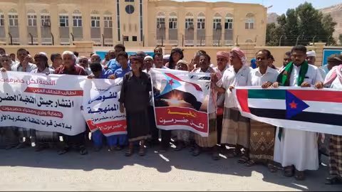 بالفيديو.. وقفة في سيئون تطالب بانتشار النخبة الحضرمية وتسلم التحالف مطالبها