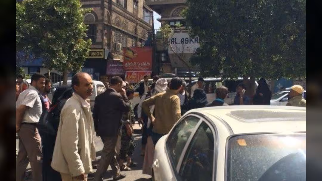 اتهامات للحوثيين بقمع وقفة مؤتمرية في صنعاء.. وطارق صالح يعلق