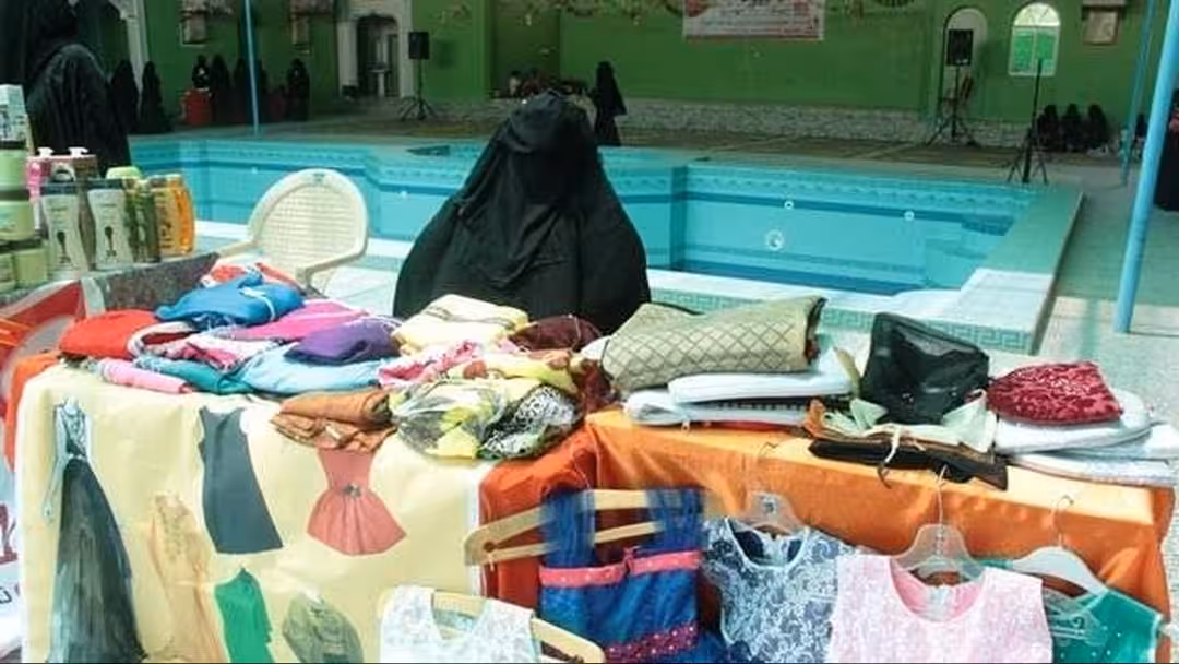 اتحاد نساء اليمن في وادي حضرموت يقيم معرضاً لمنتجات المرأة.. صور