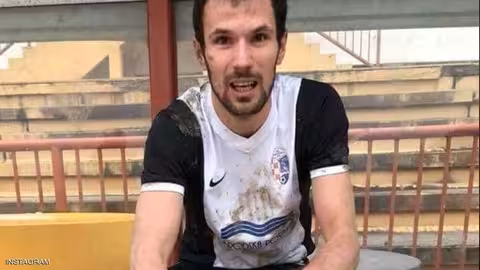 تسديدة قوية تتسبب بوفاة لاعب على أرض الملعب.. فيديو