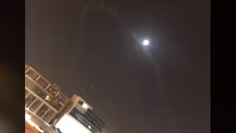 بالفيديو.. صواريخ باليستية للحوثيين تجاه الرياض ومناطق أخرى في السعودية