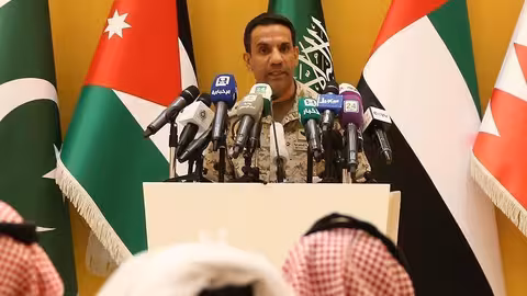 التحالف يتهم الحوثيين باستهداف ناقلة نفط سعودية في البحر الأحمر