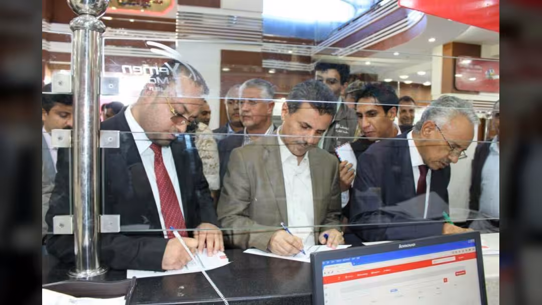 ريال موبايل الالكتروني يدخل العمل التجريبي.. وباجمال أول من دشنه في اليمن