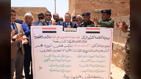 بن دغر يطمئن على الأوضاع في سقطرى باتصال مع محروس