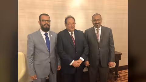 لقاء هو الأول يجمع علي ناصر محمد مع قيادة المجلس الانتقالي.. صور