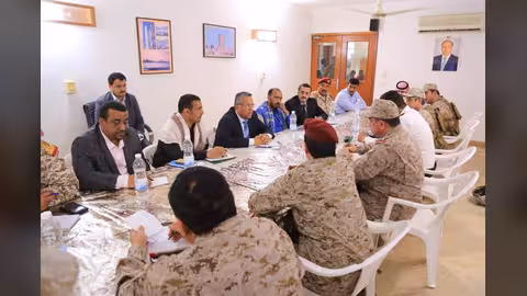 حكومة بن دغر تجتمع مع اللجنة السعودية وتكشف أهدافها في زيارة سقطرى