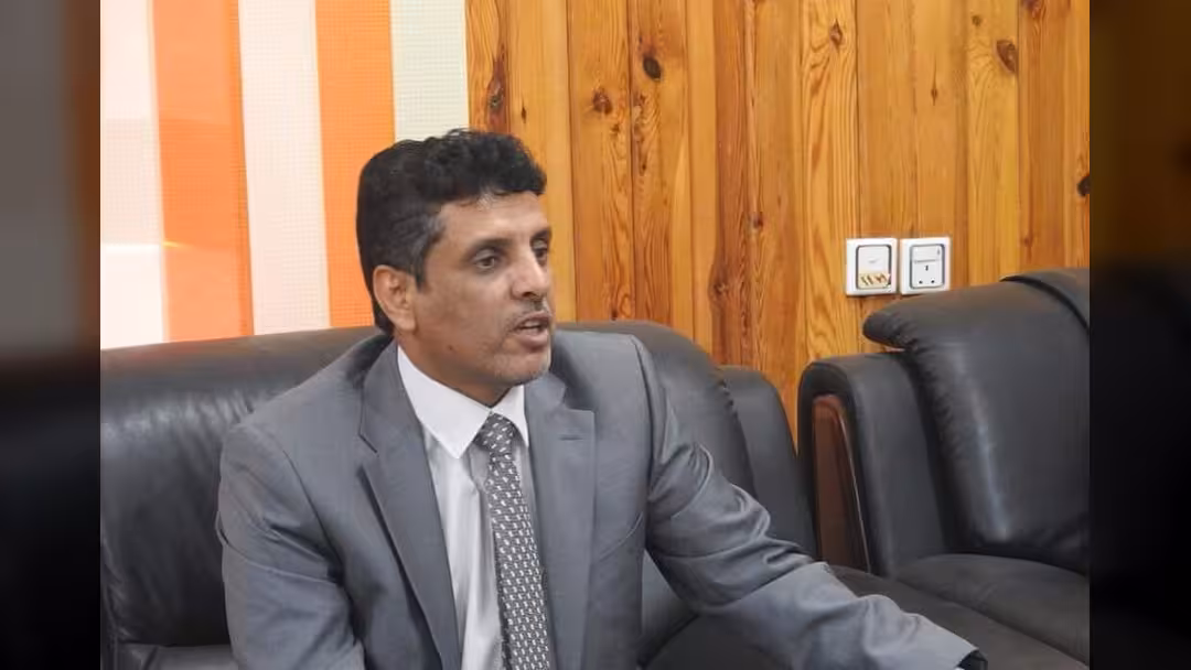 محافظ المهرة باكريت يتكفل بمشاريع افطار صائم خلال شهر رمضان