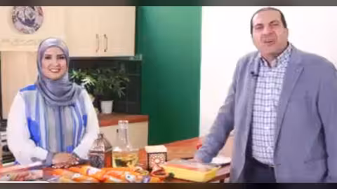 عمرو خالد يثير تعليقات بعد إعلان الدجاج.. ماذا قال رواد التواصل؟ فيديو