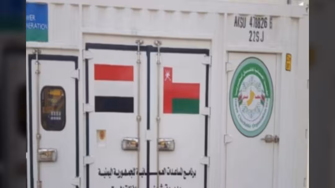 محافظ المهرة يتسلم مولدات كهربائية 8 ميجا وات من سلطنة عُمان