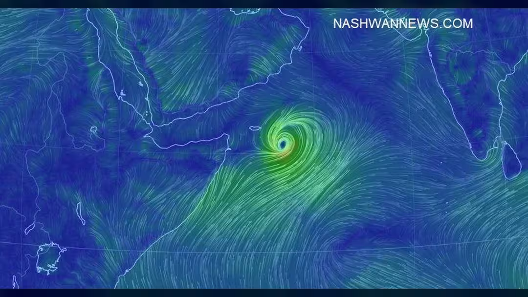 محافظ المهرة يوجه دعوة هامة للمواطنين بعد اقتراب إعصار مكونو