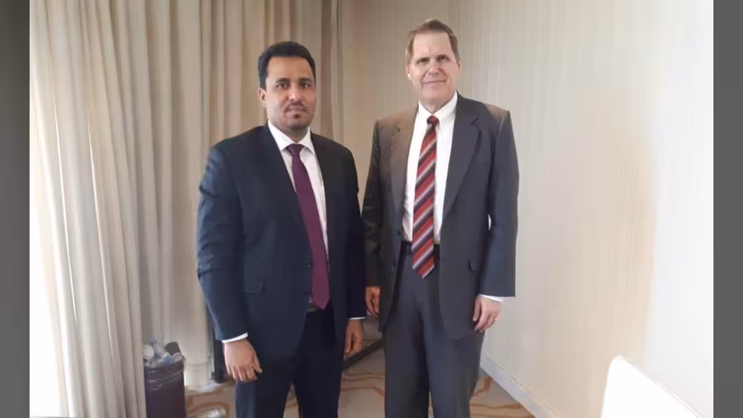 قيادي في المجلس الانتقالي يلتقي السفير الأمريكي لدى اليمن.. والأخير يشيد