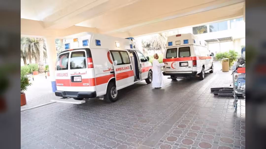 عُمان تستعد لإعصار مكونو: إغلاق طرق وقطع الكهرباء واستنفار شامل.. فيديو