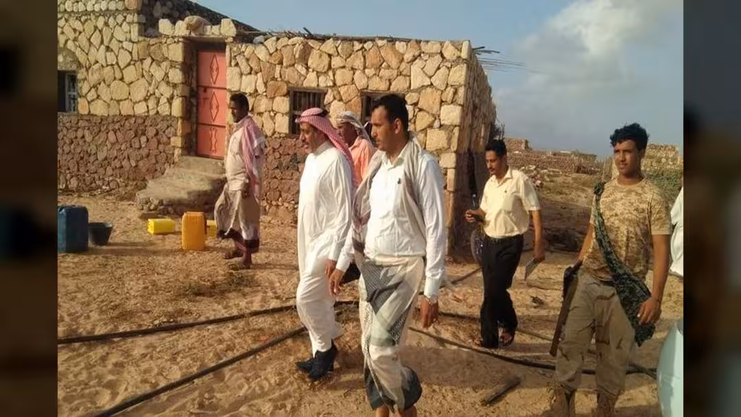 محافظ سقطرى يتفقد أضرار إعصار مكونو بمديرية نوجد ويرحب بالإغاثة الأممية