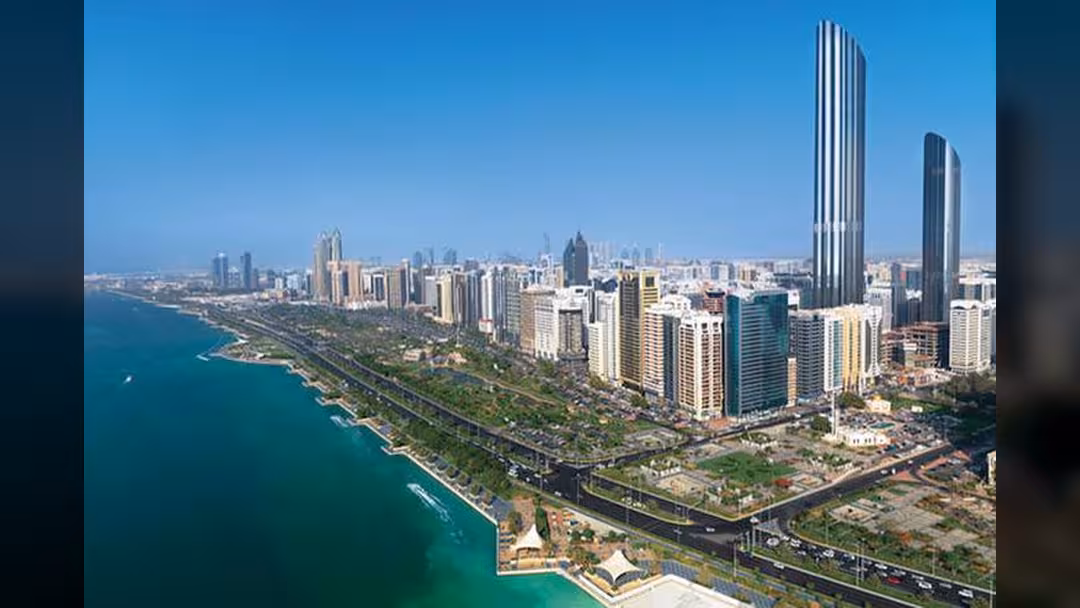 وزير الداخلية اليمني يلتقي نظيره الإماراتي ويؤكد على توحيد القرار الأمني