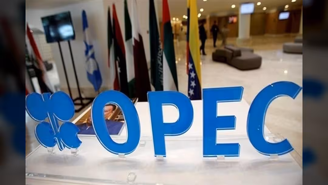 منظمة أوبك وروسيا تتفقان على خفض إنتاج النفط رغم ضغوط الرئيس الأمريكي