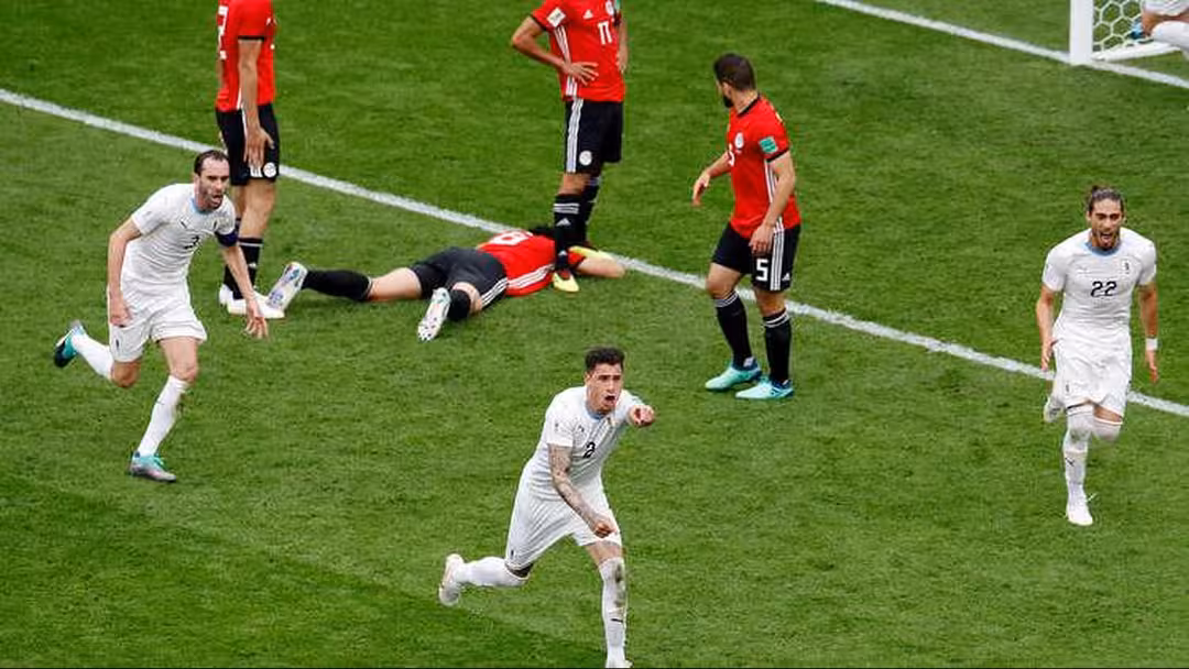 بالفيديو والصور.. منتخب مصر يخسر بهدف قاتل أمام الأوروغواي في افتتاح مشوار المونديال