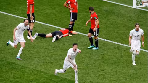بالفيديو والصور.. منتخب مصر يخسر بهدف قاتل أمام الأوروغواي في افتتاح مشوار المونديال