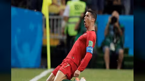 رونالدو يسجل هاتريك للبرتغال أمام إسبانيا ويتعادل 3-3.. فيديو
