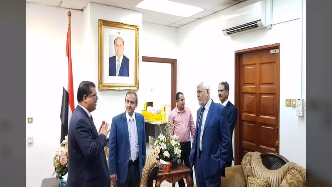 باحميد يناقش أزمة مستحقات المبتعثين مع وفد التعليم العالي