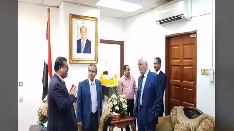 باحميد يناقش أزمة مستحقات المبتعثين مع وفد التعليم العالي