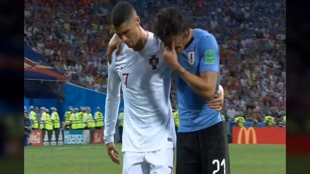 كأس العالم: رونالدو يظهر بلقطة روح رياضية بعد إصابة كافاني.. فيديو