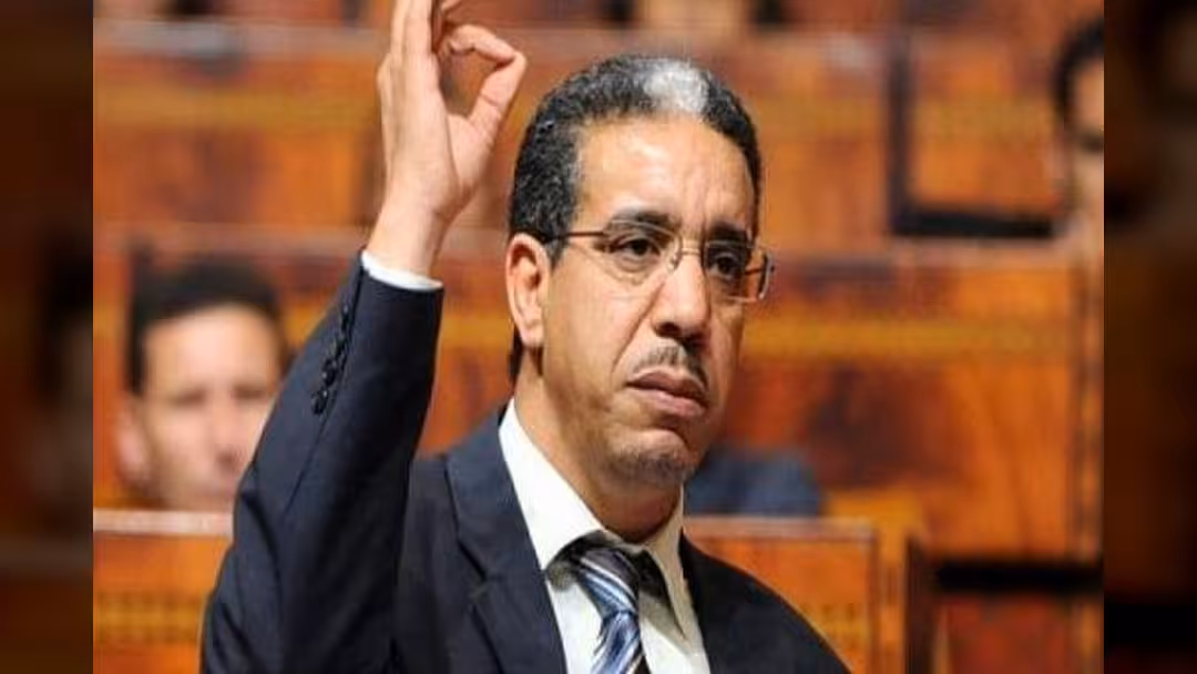بالفيديو.. دفن وزير مغربي حياً في الصحراء