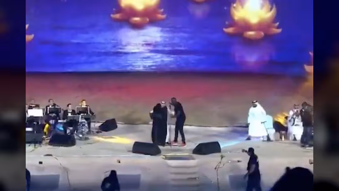 بالفيديو.. فتاة احتضنت ماجد المهندس في سوق عكاظ وإحالتها للنيابة