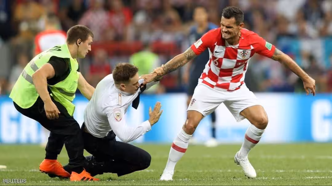 بالفيديو.. قصة الجماعة الروسية التي أوقفت مباراة نهائي كأس العالم