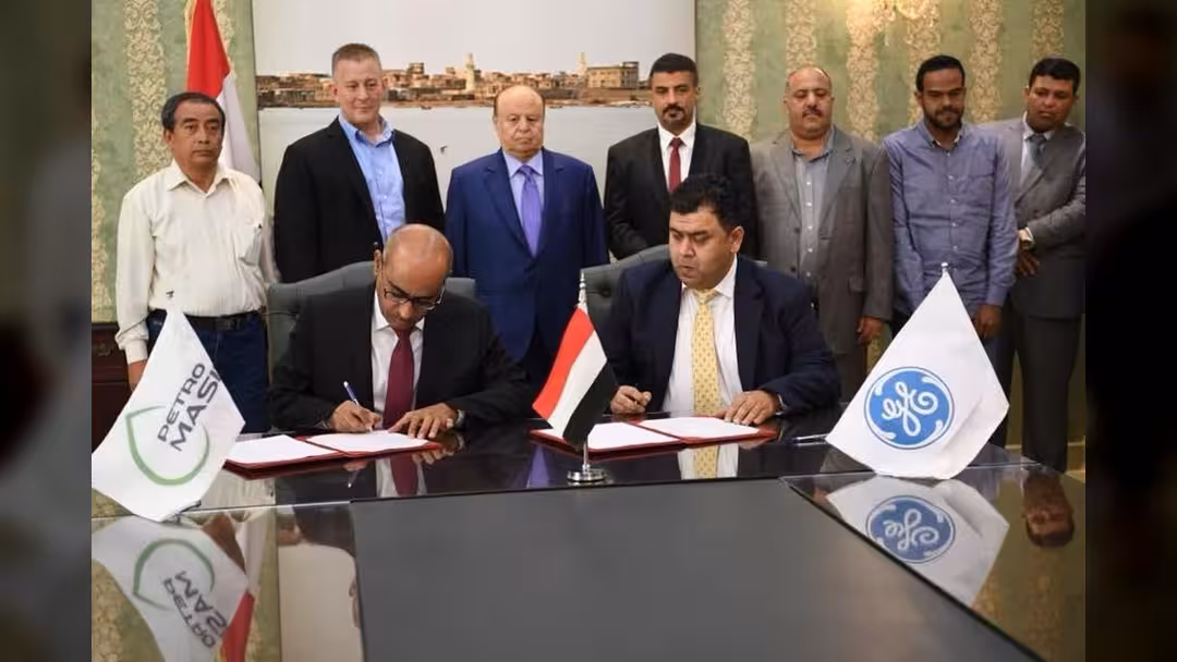 بالفيديو.. التوقيع على إنشاء محطتي كهرباء في عدن وحضرموت بحضور هادي