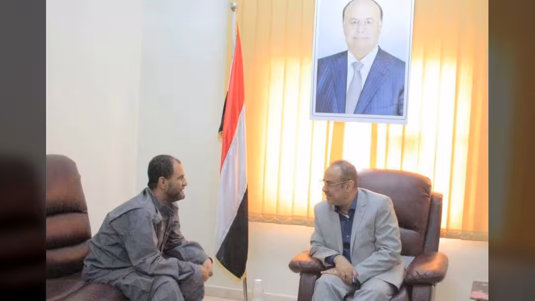 الميسري يلتقي مدير أمن عدن شلال شايع ويوجه بتصور حول الدراجات النارية