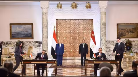 البنك المركزي اليمني يوقع مذكرة تفاهم مع نظيره المصري بحضور هادي والسيسي