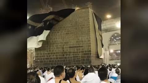 ما هي قصة باب الكعبة المشرفة الثاني الذي ظهر بسبب الرياح؟ 