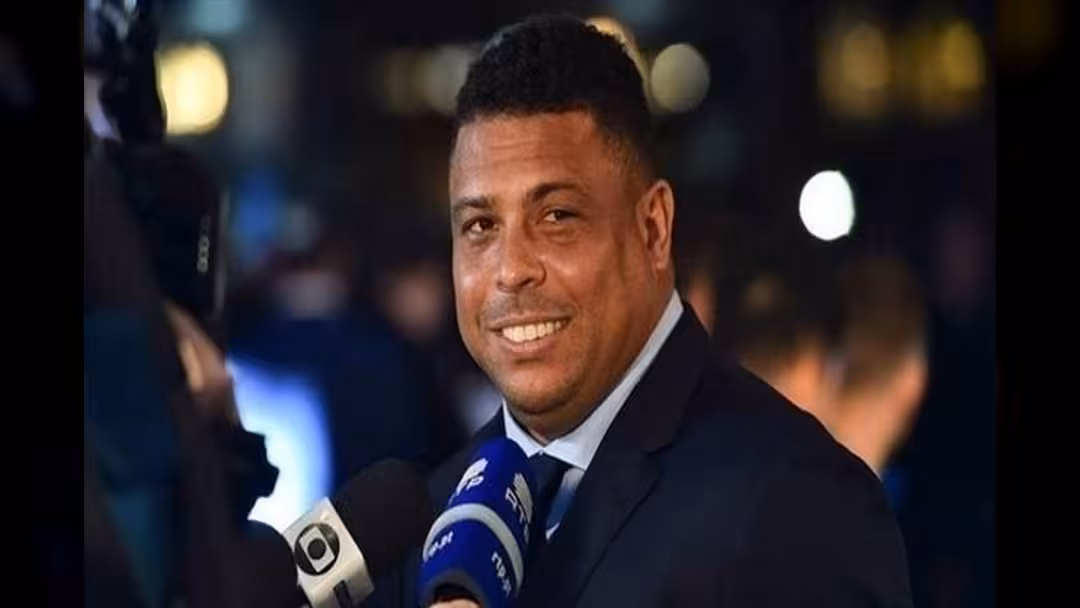 الظاهرة البرازيلي رونالدو يتوصل لاتفاق لشراء ناد إسباني