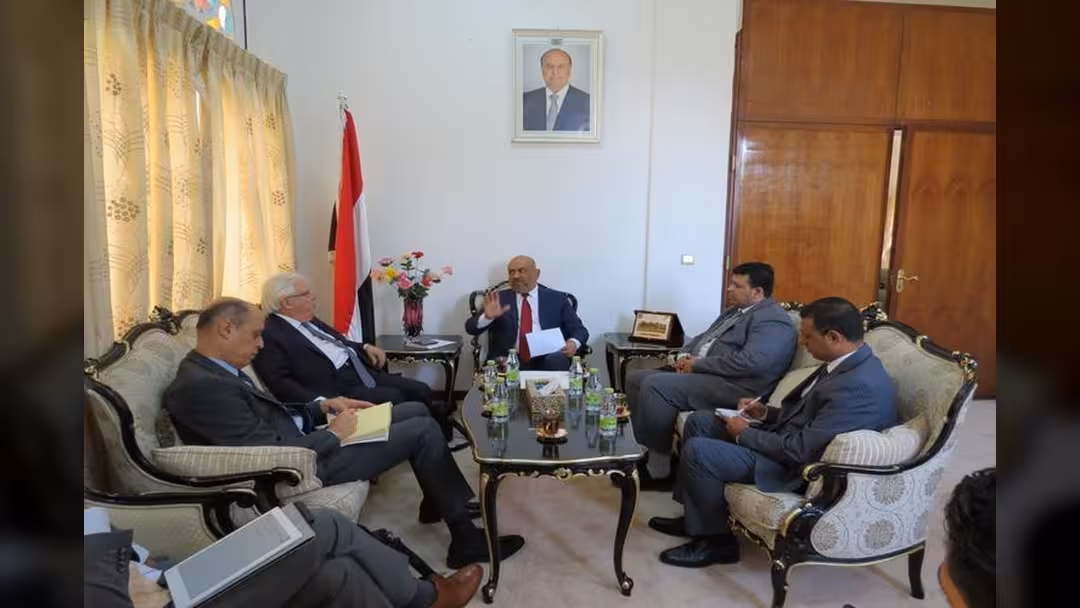 اليماني في استقبال غريفيث: وفد الحكومة جاهز لمشاورات جنيف 6 سبتمبر