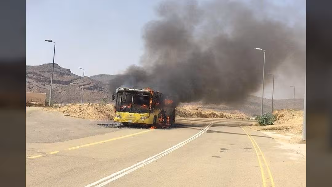 أبين: وفاة اثنين حجاج يمنيين وإصابة 36 آخرين باحتراق حافلة