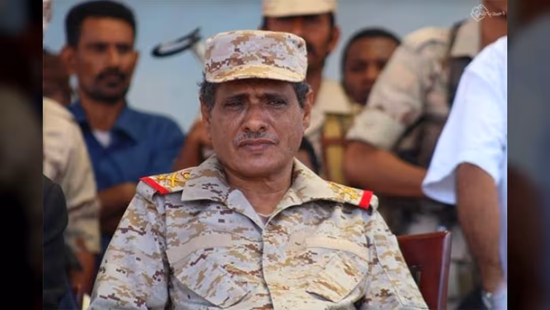 محافظ حضرموت يندد بتمزيق شعارات التحالف: يخدمون إيران وسنضرب بيد من حديد.. بيان