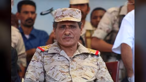 محافظ حضرموت يندد بتمزيق شعارات التحالف: يخدمون إيران وسنضرب بيد من حديد.. بيان