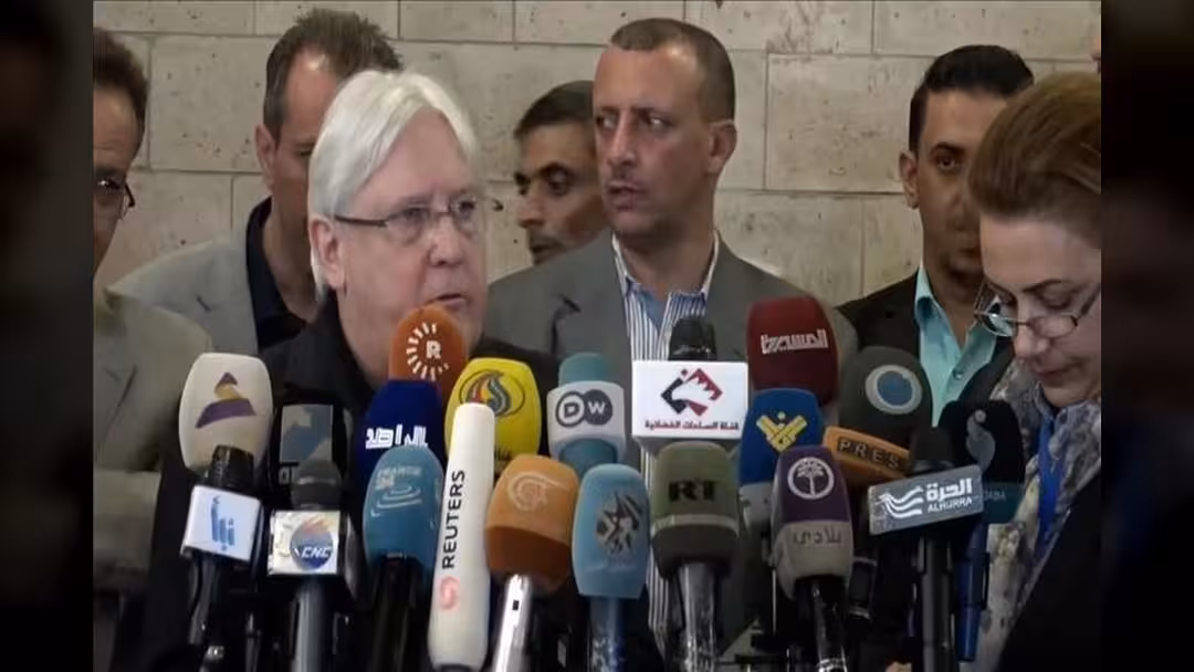 غريفيث يعلن نجاح مشاورات جنيف مع الحكومة ويبرر غياب الحوثيين