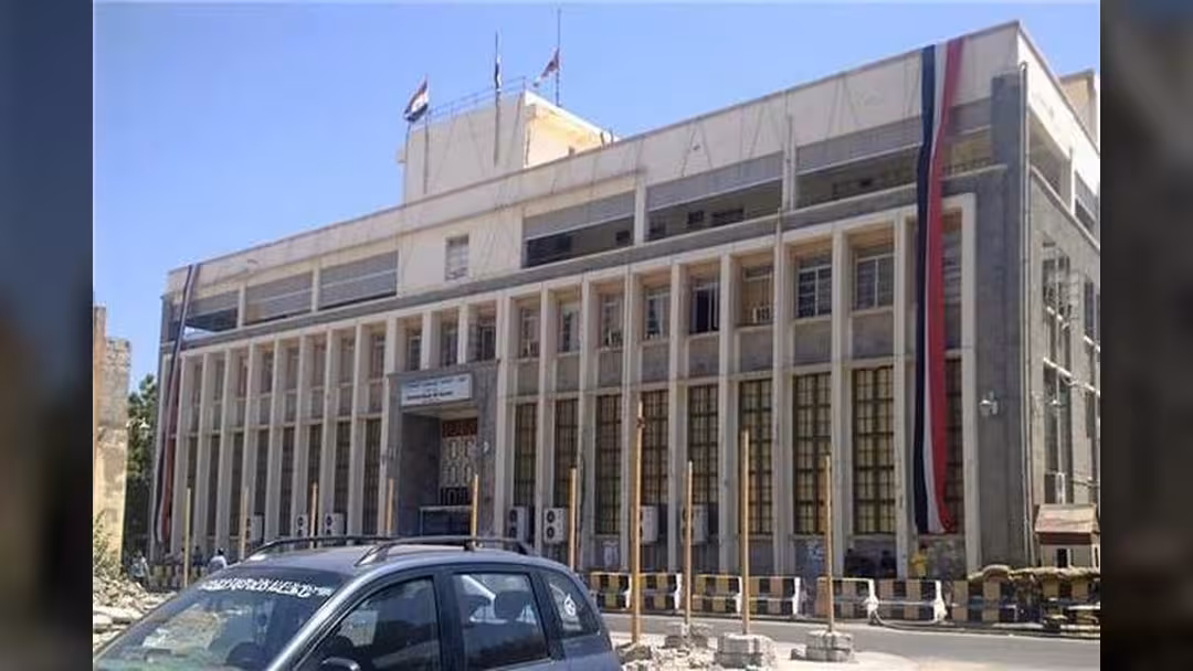 بالأسماء - المركزي اليمني يجمد حسابات 12 شركة نفطية مرتبطة بالحوثي