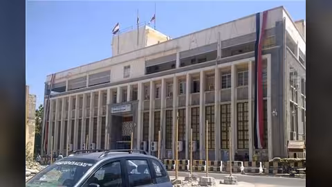 البنك المركزي عدن يحذر من قرار فرع صنعاء بخدمات الدفع الالكترونية