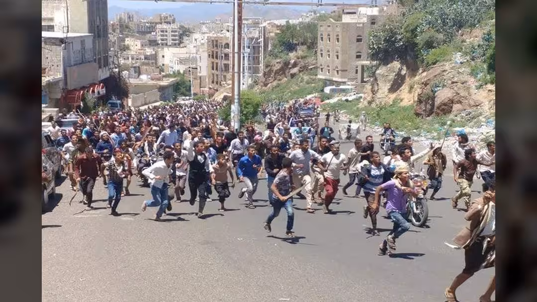 السلطة المحلية في تعز: حق التظاهر مكفول ونحذر من المساس بالممتلكات العامة أو الخاصة