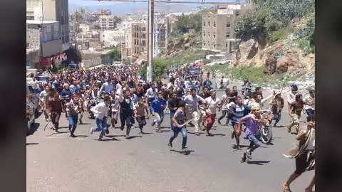 السلطة المحلية في تعز: حق التظاهر مكفول ونحذر من المساس بالممتلكات العامة أو الخاصة