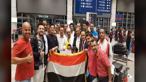 فنان اليمن أيوب طارش يصل ماليزيا وسط استقبال جماهيري حاشد