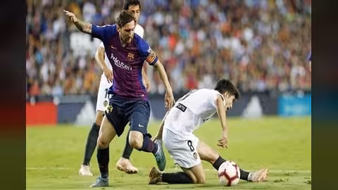 برشلونة يفشل في استعادة صدارة الدوري الإسباني بتعادل جديد أمام فالنسيا.. فيديو