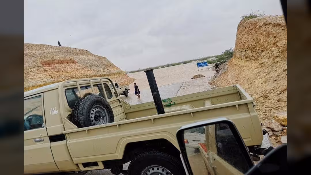 محافظ المهرة يطلق تحذيراً جديداً للمواطنين في الغيضة ومحيطها بشأن العاصفة