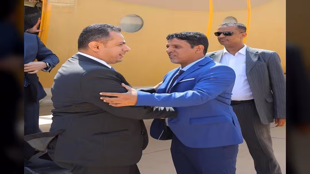 رئيس الوزراء معين عبد الملك يصل المهرة للاطلاع على أضرار العاصفة المدراية لُبان