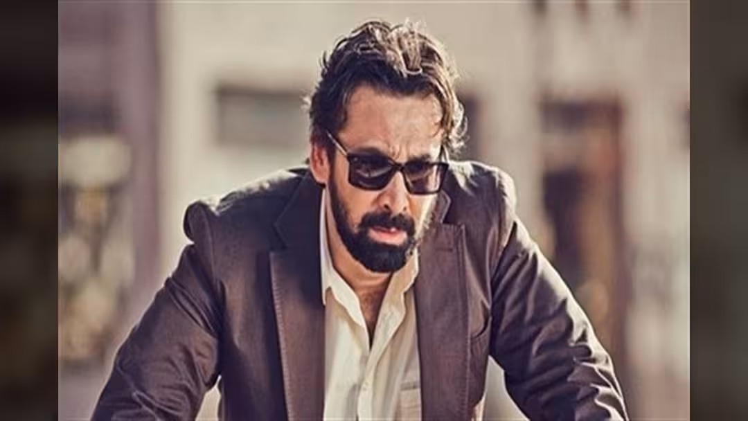 الفنان المصري كريم عبد العزيز يرد على شائعة وفاته