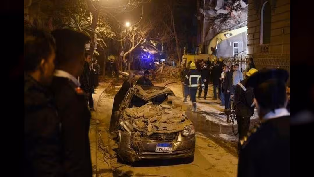 مصر: مقتل وإصابة 24 شخصاً بينهم ضابط و3 مجندين في حادث مروع